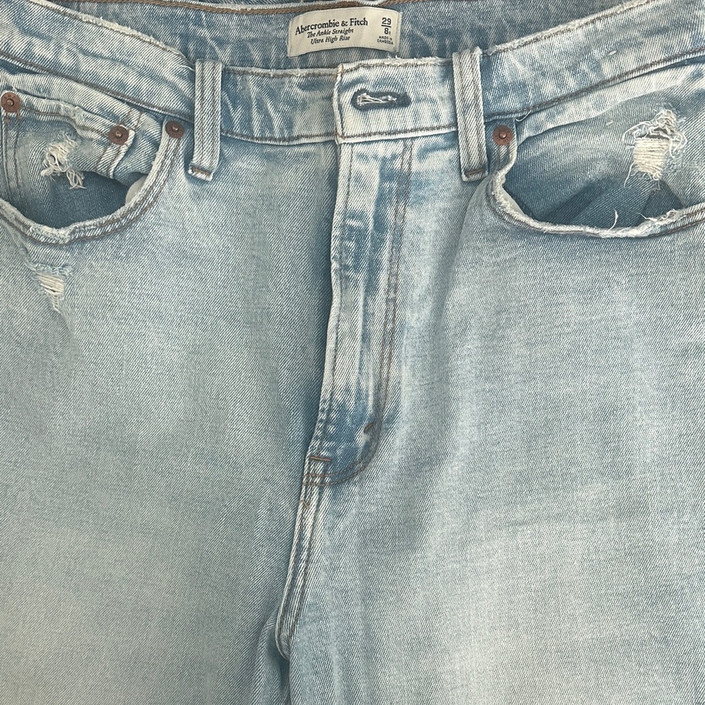 Abercrombie & Fitch Women’s Relaxed Light Denim Jeans